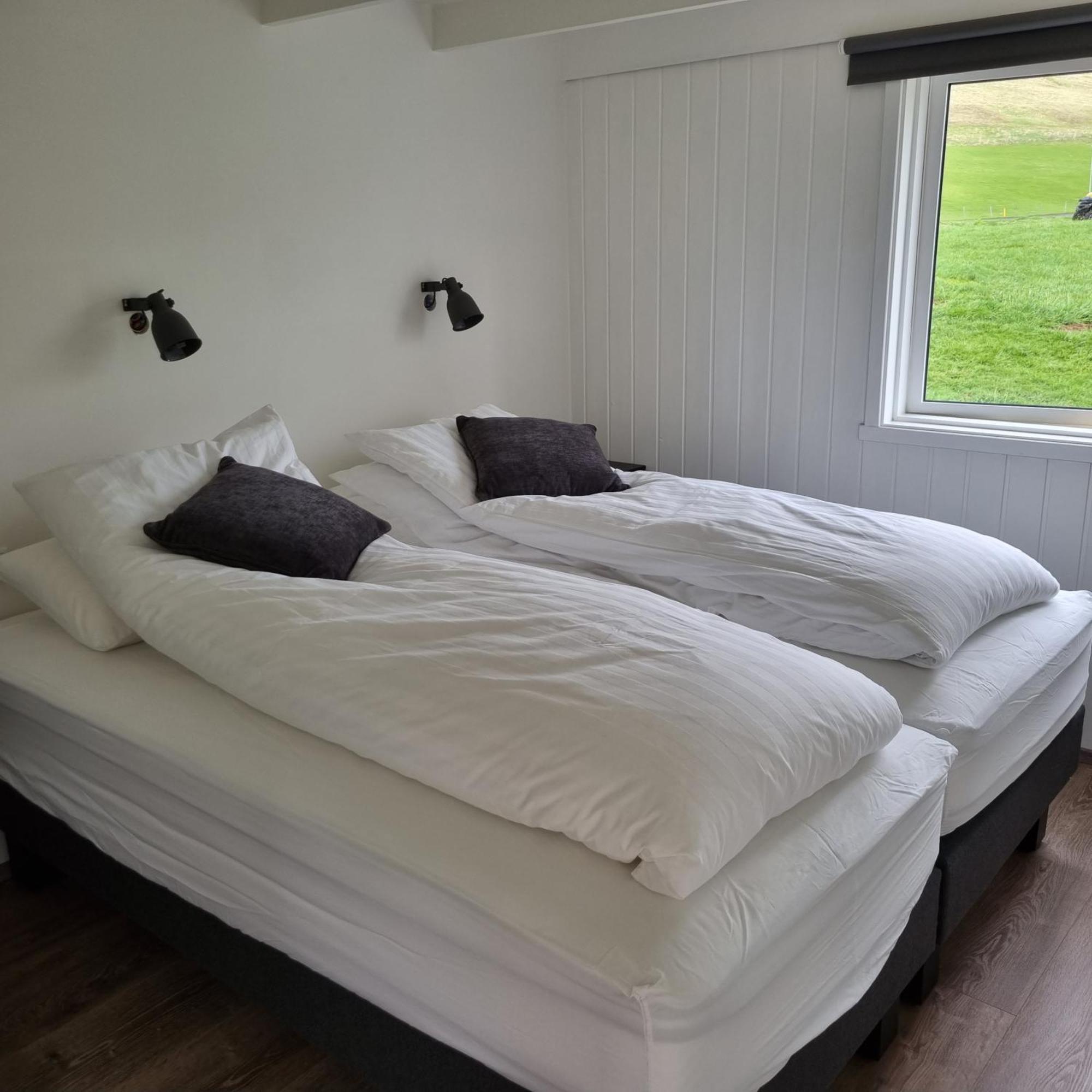 Cottage - Two Bedrooms Blonduos Phòng bức ảnh